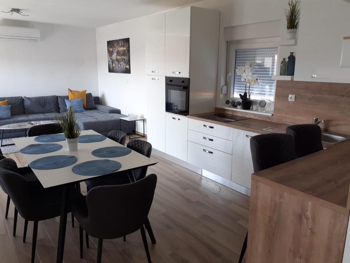 Adria-Appartment-Island-Vir #Sea #Beach #Wifi #Privateparking #Netflix Exterior photo