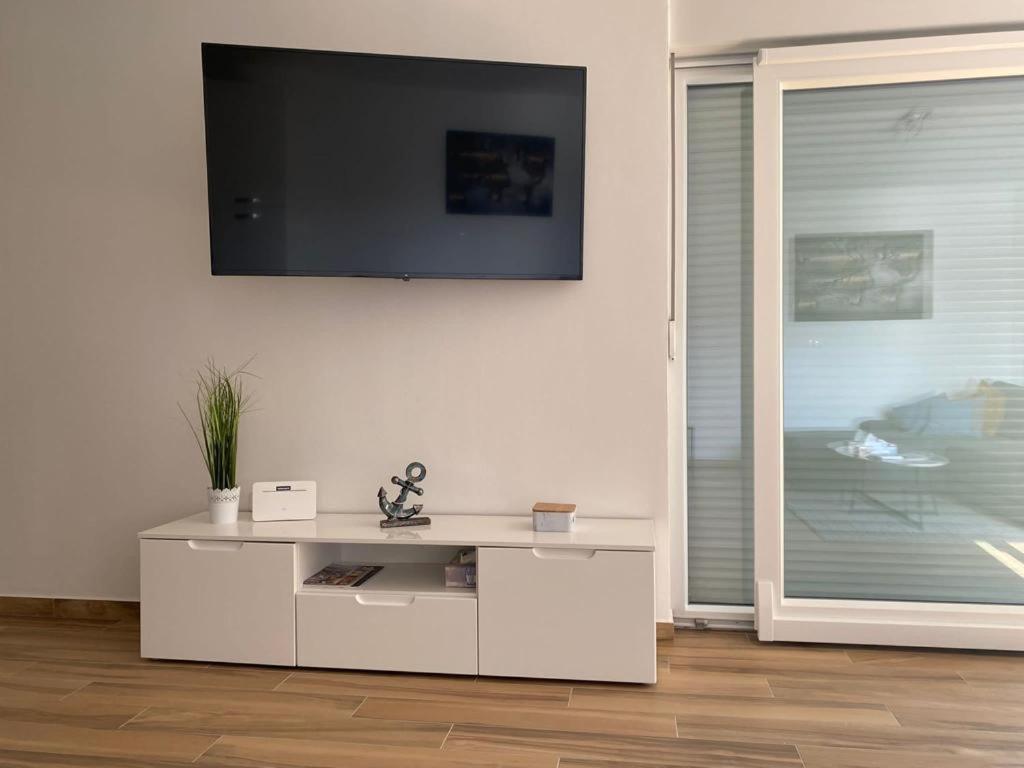 Adria-Appartment-Island-Vir #Sea #Beach #Wifi #Privateparking #Netflix Exterior photo