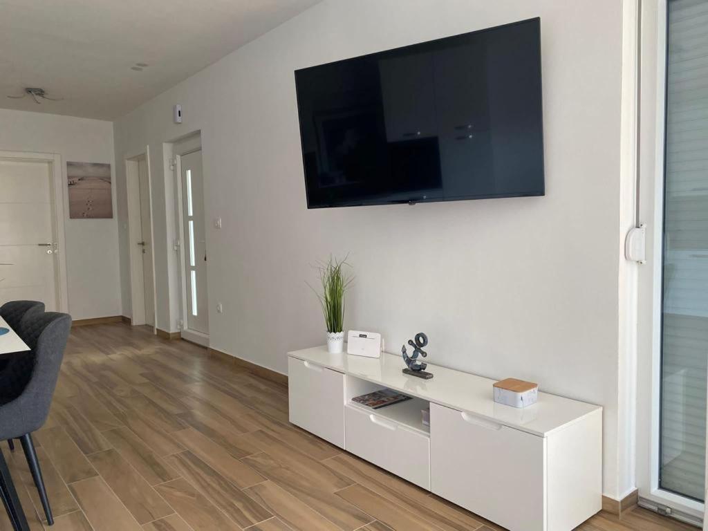 Adria-Appartment-Island-Vir #Sea #Beach #Wifi #Privateparking #Netflix Exterior photo